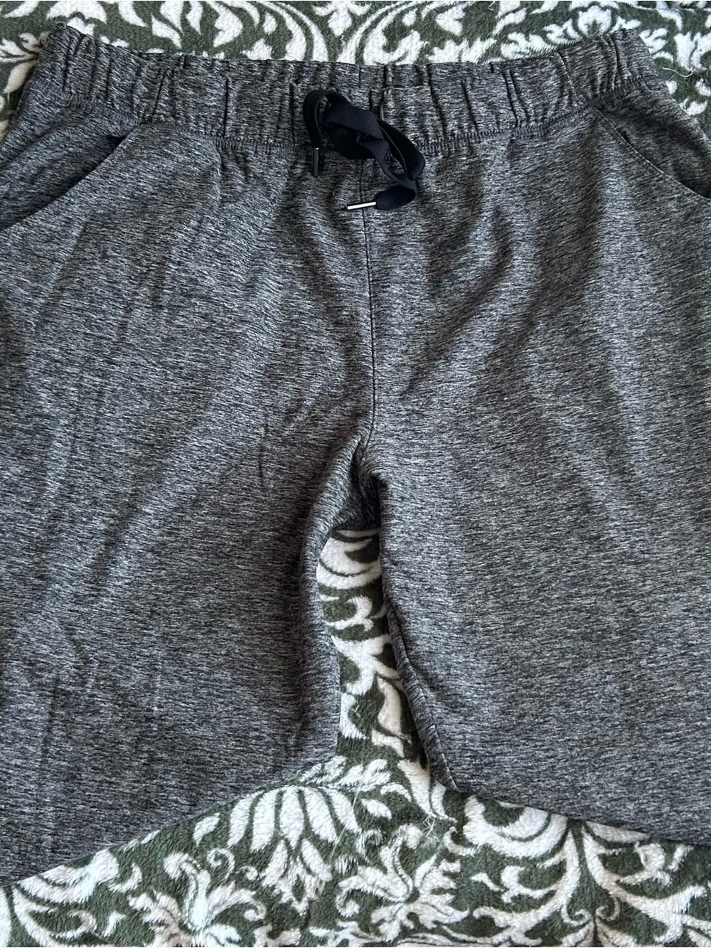 Scorpio Sol Heather Charcoal Cropped Athletic Pants